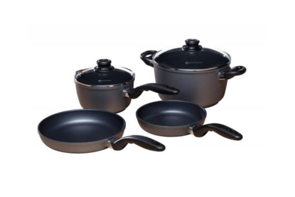 Indukční titanové pánve Swiss Titan® ST606i v 6 dílné sadě - 10 355 Kč