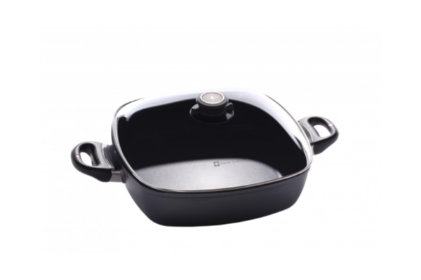 Indukční hranatý kastrol Swiss Diamond® XD66282ic rozměru 28x28 cm s poklicí - 4 504 Kč