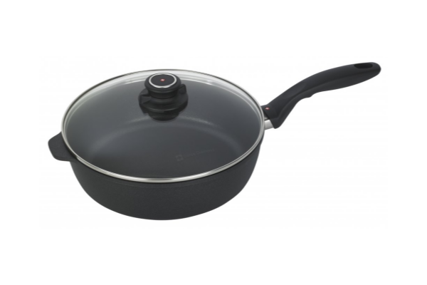 Indukční titanová zvýšená pánev Swiss Titan® ST6726ic s průměrem 26 cm s poklicí - 3 727 Kč